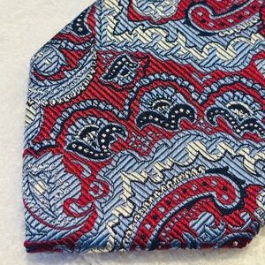 Brand New Spectacular Tie By JOS A. BANK (Reserve Collection)